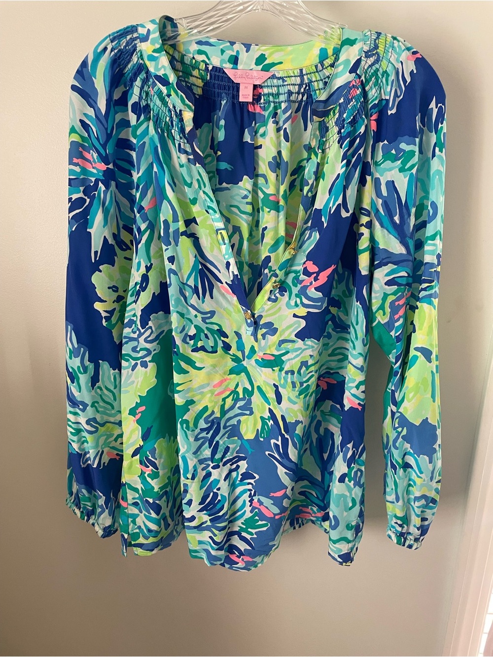 Lilly Pulitzer Blue print  with long quarter sleeves silk Light weight material